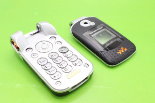 Sony Ericsson W300 - корпус, цвет черный