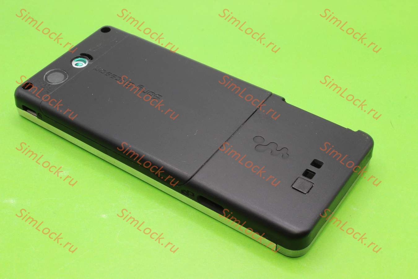 Sony Ericsson W880 - корпус (цвет - серебристый, черная задняя часть)