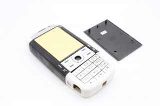 Nokia 5700 - корпус без средней части, цвет черный+белый