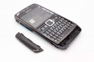 Nokia E71 - корпус, цвет черный, с хорошей клавиатурой