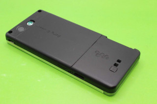 Sony Ericsson W880 - корпус (цвет - серебристый, черная задняя часть)