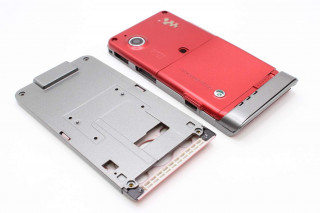 Sony Ericsson W910 - корпус, цвет красный