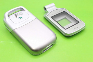 Sony Ericsson Z530 - корпус, цвет серый