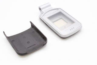 Sony Ericsson Z530 - флип + крышка АКБ, цвет черный