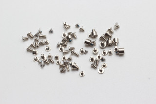 Винты для iPhone XR, комплект без 2 нижних винтов