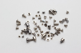 Винты для iPhone 15 Pro, комплект без 2 нижних винтов